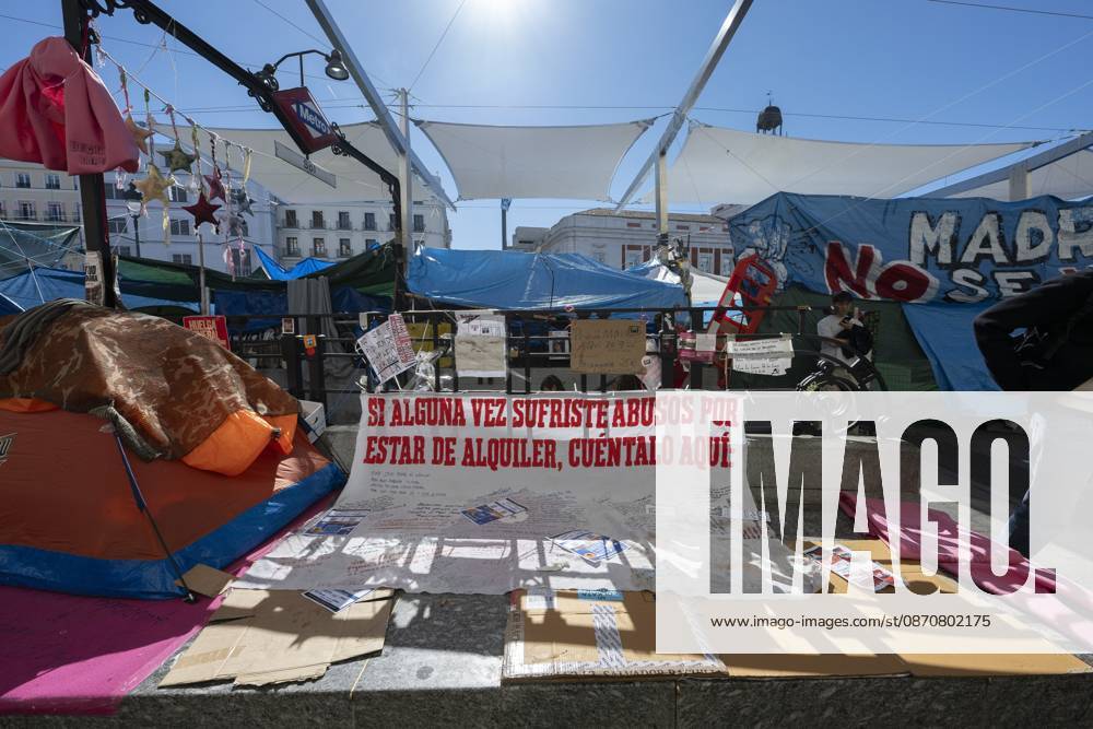 A view of the area where Spaniards continue a tent protest at Sol Square, launched on September 26 to call on the central and regional governments to find solutions to the country s housing crisis, as the protest marks its first month in Madrid, Spain Madrid Spain - ZUMAs197 20261026_aaa_s197_036