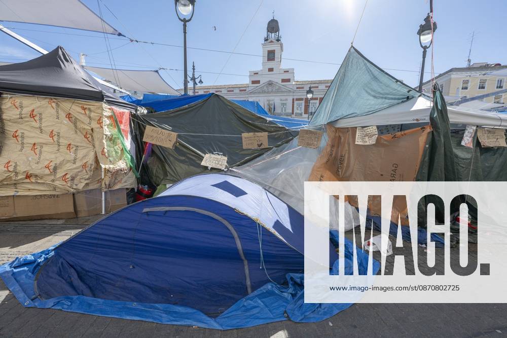 A view of the area where Spaniards continue a tent protest at Sol Square, launched on September 26 to call on the central and regional governments to find solutions to the country s housing crisis, as the protest marks its first month in Madrid, Spain Madrid Spain - ZUMAs197 20261026_aaa_s197_055