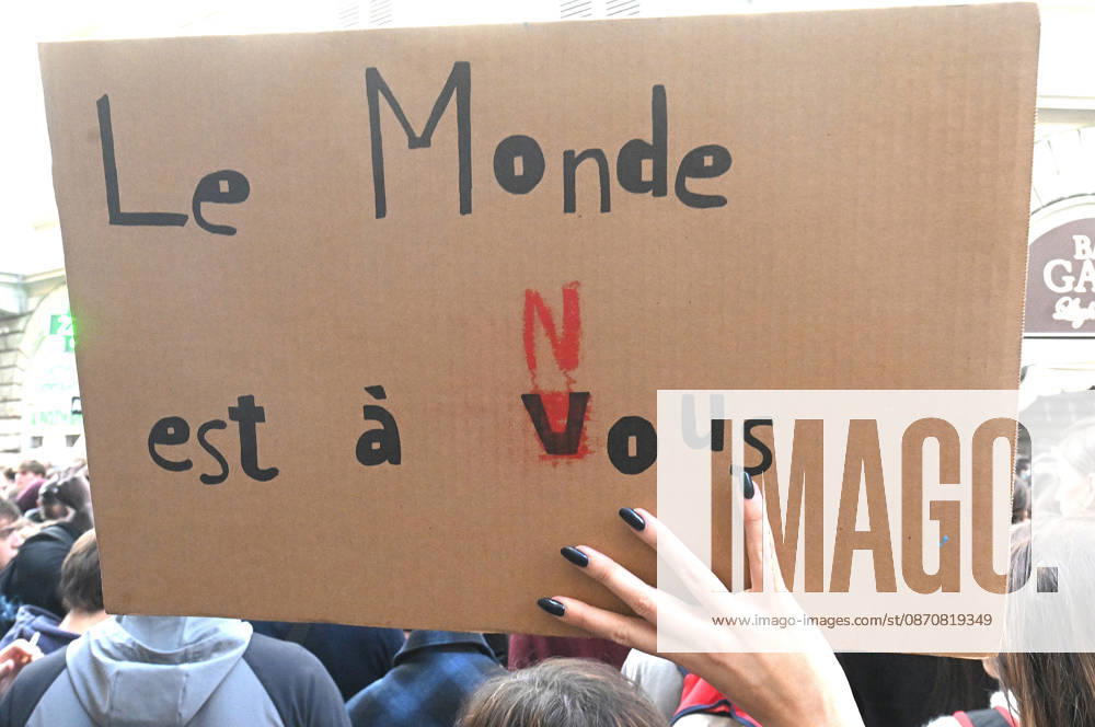 Students protest against the Minister of Education and his school policies, Florence, October 26, 2026 Florence Italy - ZUMAa289 20261026_zia_a289_170