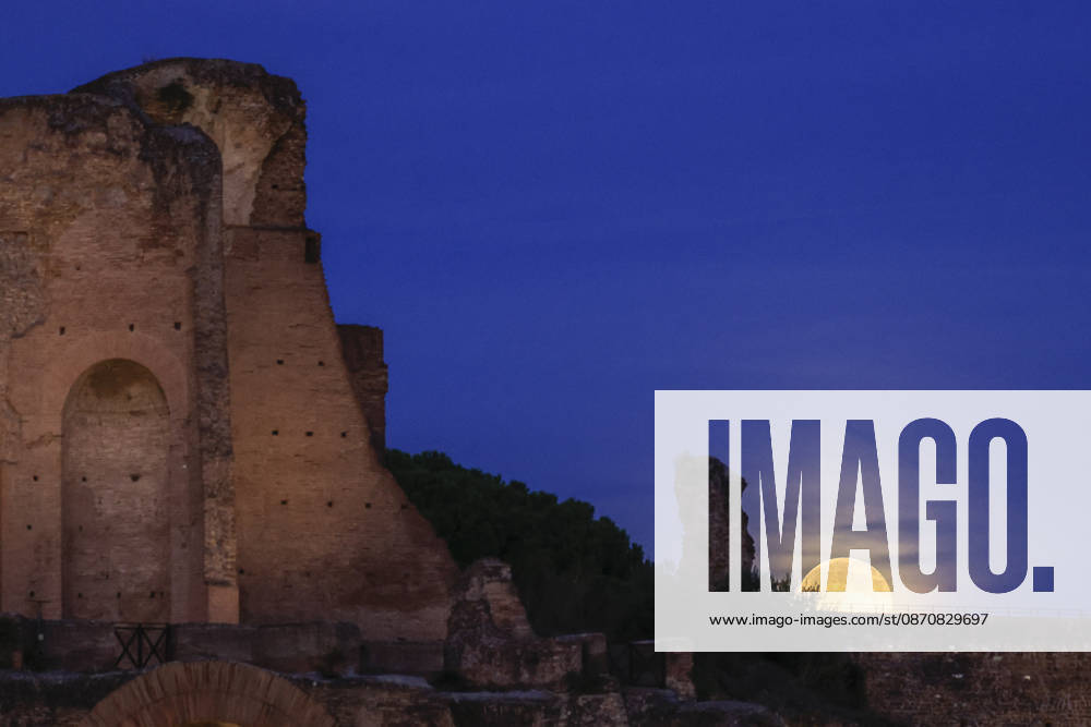 Full moon rising in Rome ROME, ITALY, OCTOBER 26: The full moon rises behind the Palatine hill in Rome, Italy, on October 26, 2026. Riccardo De Luca Anadolu Rome Italy. Editorial use only. Please get in touch for any other usage.