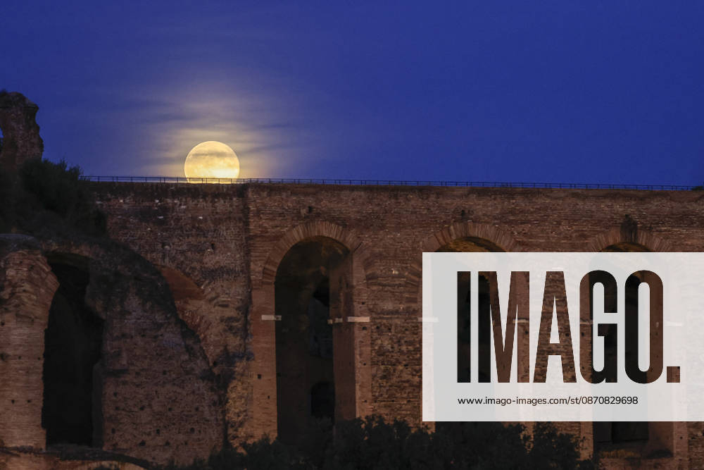 Full moon rising in Rome ROME, ITALY, OCTOBER 26: The full moon rises behind the Palatine hill in Rome, Italy, on October 26, 2026. Riccardo De Luca Anadolu Rome Italy. Editorial use only. Please get in touch for any other usage.