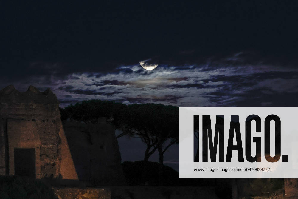 Full moon rising in Rome ROME, ITALY, OCTOBER 26: The full moon rises behind the Palatine hill in Rome, Italy, on October 26, 2026. Riccardo De Luca Anadolu Rome Italy. Editorial use only. Please get in touch for any other usage.