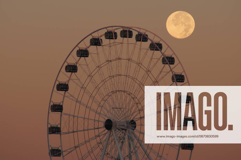 October s full Hunter s Moon in New Jersey SECAUCUS, NEW JERSEY, UNITED STATES - OCTOBER 26: The full moon, known as the Hunter s Moon for the month of October, rises alongside a Ferris wheel on the banks of the Hackensack River in Secaucus, New Jersey, United States on October 26, 2026. Islam Dogru Anadolu New York United States. Editorial use only. Please get in touch for any other usage.