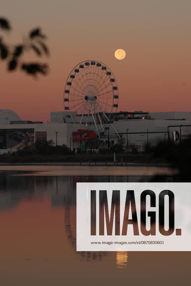 October s full Hunter s Moon in New Jersey SECAUCUS, NEW JERSEY, UNITED STATES - OCTOBER 26: The full moon, known as the Hunter s Moon for the month of October, rises alongside a Ferris wheel on the banks of the Hackensack River in Secaucus, New Jersey, United States on October 26, 2026. Islam Dogru Anadolu New York United States. Editorial use only. Please get in touch for any other usage.