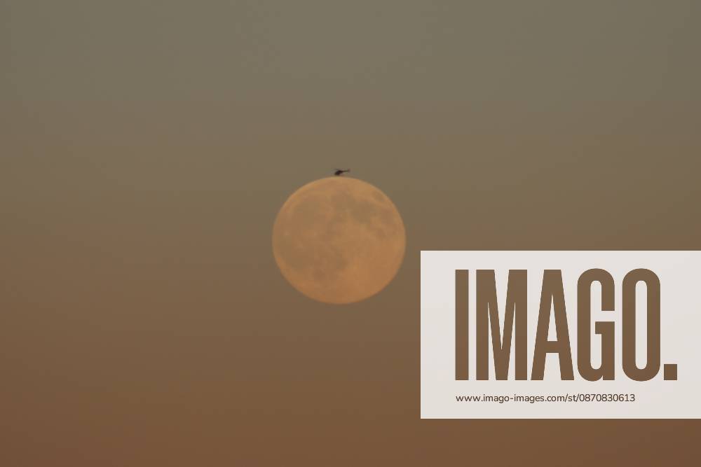 October s full Hunter s Moon in New Jersey SECAUCUS, NEW JERSEY, UNITED STATES - OCTOBER 26: The full moon, known as the Hunter s Moon for the month of October, is seen at Hackensack River in Secaucus, New Jersey, United States on October 26, 2026. Islam Dogru Anadolu New York United States. Editorial use only. Please get in touch for any other usage.