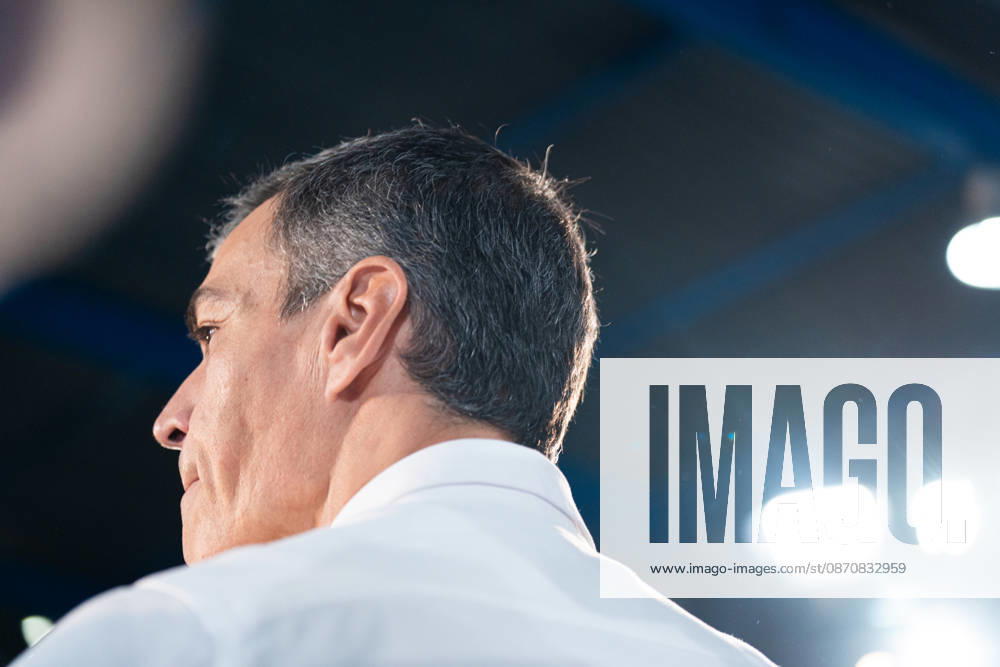 Sánchez Speaks at a Pre-Campaign Event in Gijón The secretary-general of the PSOE and Prime Minister, Pedro Sánchez, speaks at a pre-campaign event for the party on October 26, 2026, in Gijón, Asturias, Spain. Prime Minister Pedro Sánchez visits Gijón, combining an institutional agenda with a key pre-campaign event ahead of the upcoming general election on November 29. OCTOBER 26, 2026 Gijón, Asturias Gijón, Asturias, Spain