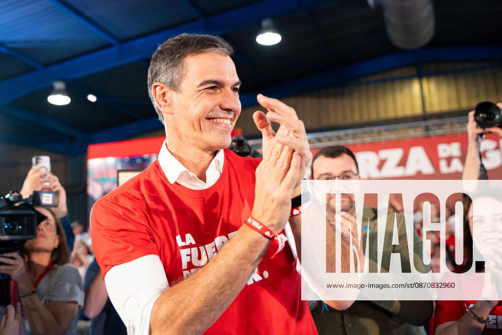 Sánchez Speaks at a Pre-Campaign Event in Gijón The secretary-general of the PSOE and Prime Minister, Pedro Sánchez, speaks at a pre-campaign event for the party on October 26, 2026, in Gijón, Asturias, Spain. Prime Minister Pedro Sánchez visits Gijón, combining an institutional agenda with a key pre-campaign event ahead of the upcoming general election on November 29. OCTOBER 26, 2026 Gijón, Asturias Gijón, Asturias, Spain