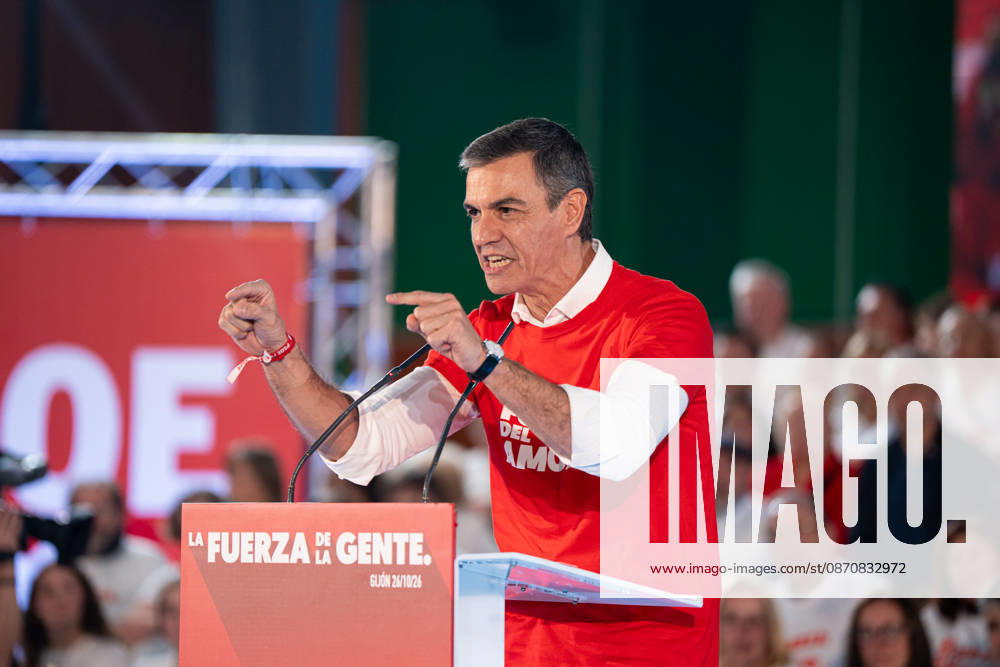 Sánchez Speaks at a Pre-Campaign Event in Gijón The secretary-general of the PSOE and Prime Minister, Pedro Sánchez, speaks at a pre-campaign event for the party on October 26, 2026, in Gijón, Asturias, Spain. Prime Minister Pedro Sánchez visits Gijón, combining an institutional agenda with a key pre-campaign event ahead of the upcoming general election on November 29. OCTOBER 26, 2026 Gijón, Asturias Gijón, Asturias, Spain