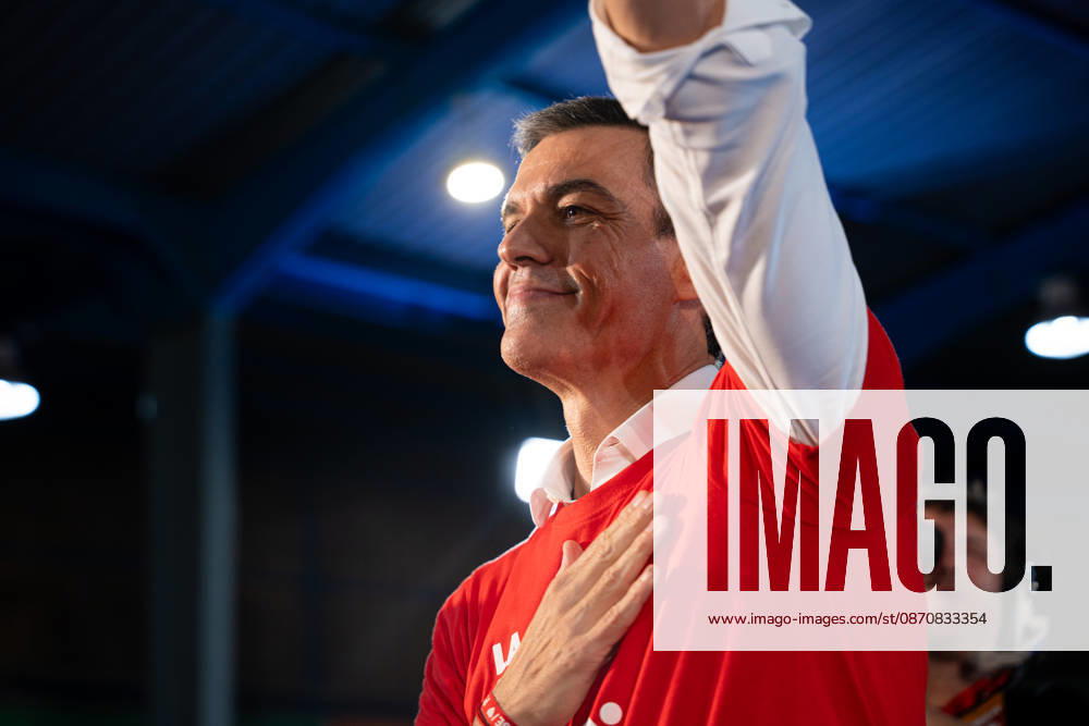 Sánchez Speaks at a Pre-Campaign Event in Gijón The secretary-general of the PSOE and Prime Minister, Pedro Sánchez, speaks at a pre-campaign event for the party on October 26, 2026, in Gijón, Asturias, Spain. Prime Minister Pedro Sánchez visits Gijón, combining an institutional agenda with a key pre-campaign event ahead of the upcoming general election on November 29. OCTOBER 26, 2026 Gijón, Asturias Gijón, Asturias, Spain