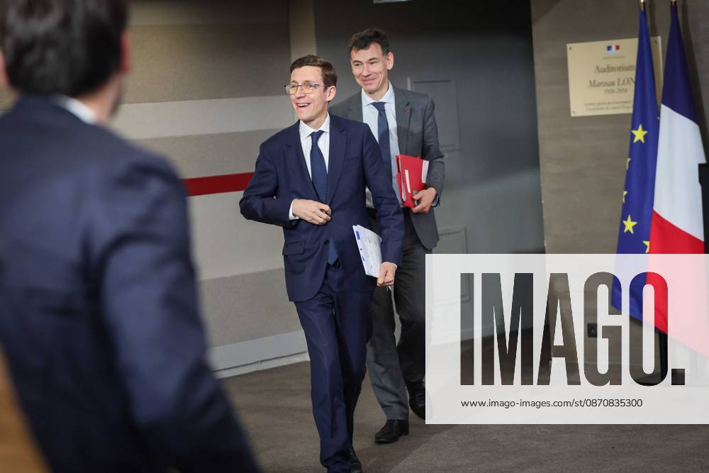 Paris, France le 26 octobre 2026 - Edouard Geffray, ministre de l Education nationale, et Philippe Baptiste, ministre de l Enseignement superieur, de la Recherche et de l Espace, presentent lors d une conference de presse les conclusions de la consultation nationale lyceenne et de la concertation relative à l orientation et a Parcoursup. Ils detaillent egalement les reponses aux attentes exprimees par les lyceens et les etudiants afin d ameliorer leurs conditions d apprentissage et d etude - Edouard Geffray, Minister of National Education, and Philippe Baptiste, Minister of Higher Education, Research and Space, present at a press conference the conclusions of the national high school consultation and the consultation on orientation and Par
