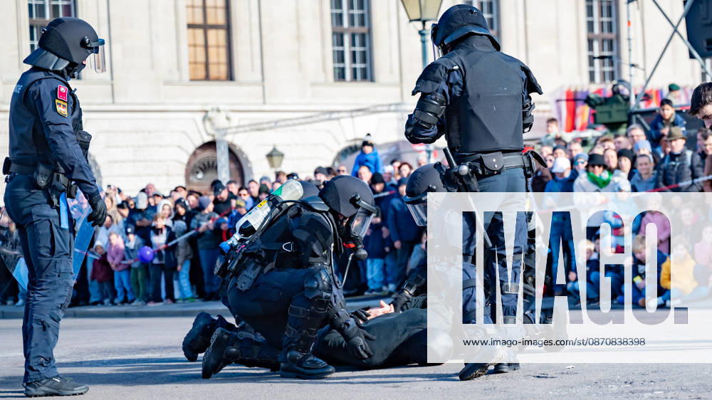 Official celebrations for Austria’s National Day 2026 Oath-taking ceremony during the official celebrations for National Day 2026 at Heldenplatz in Vienna, Austria The Prison Guard Special Operations Unit (JEG) during a demonstration in Vienna at Heldenplatz, Vienna, Austria