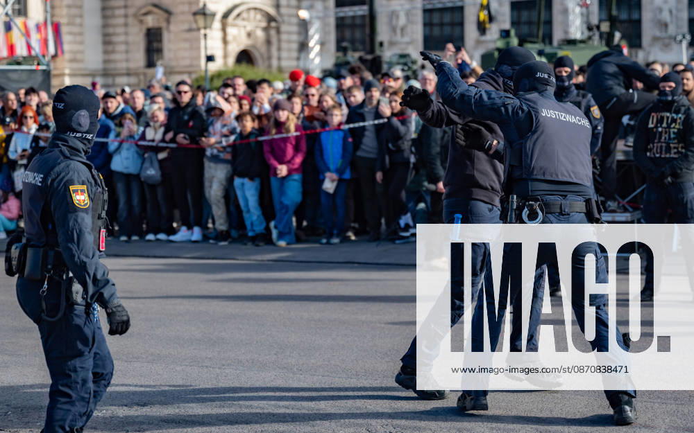 Official celebrations for the 2026 Austrian National Day Oath-taking ceremony during the official celebrations for the 2026 National Day at Heldenplatz in Vienna, Austria The Prison Guard Special Operations Unit (JEG) during a demonstration in Vienna at Heldenplatz, Vienna, Austria