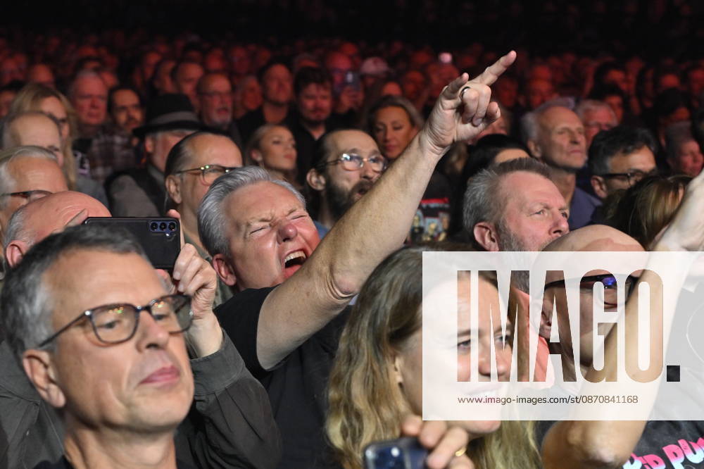 STOCKHOLM, SWEDEN 20261026 Audience and fans as the British hard rock band Deep Purple performs at Avicii Arena STOCKHOLM SWEDEN