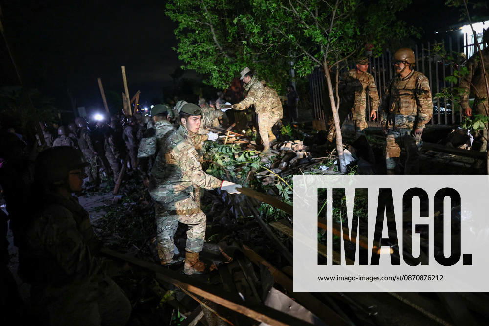 Tornado damages dozens of homes in central Chile REQUINOA, CHILE - OCTOBER 26: Soldiers help with cleanup efforts in the affected area as buildings and infrastructure sustain damage after a tornado strikes the commune of Requinoa in Chile s O Higgins region on October 26, 2026. The weather event is preliminarily classified as an EF2 tornado, associated with wind speeds of 179 to 218 kilometers per hour. Approximately 70 properties are affected, one person sustains minor injuries, and around 3,000 customers are left without electricity. Lucas Aguayo Araos Anadolu Requinoa Chile. Editorial use only. Please get in touch for any other usage.