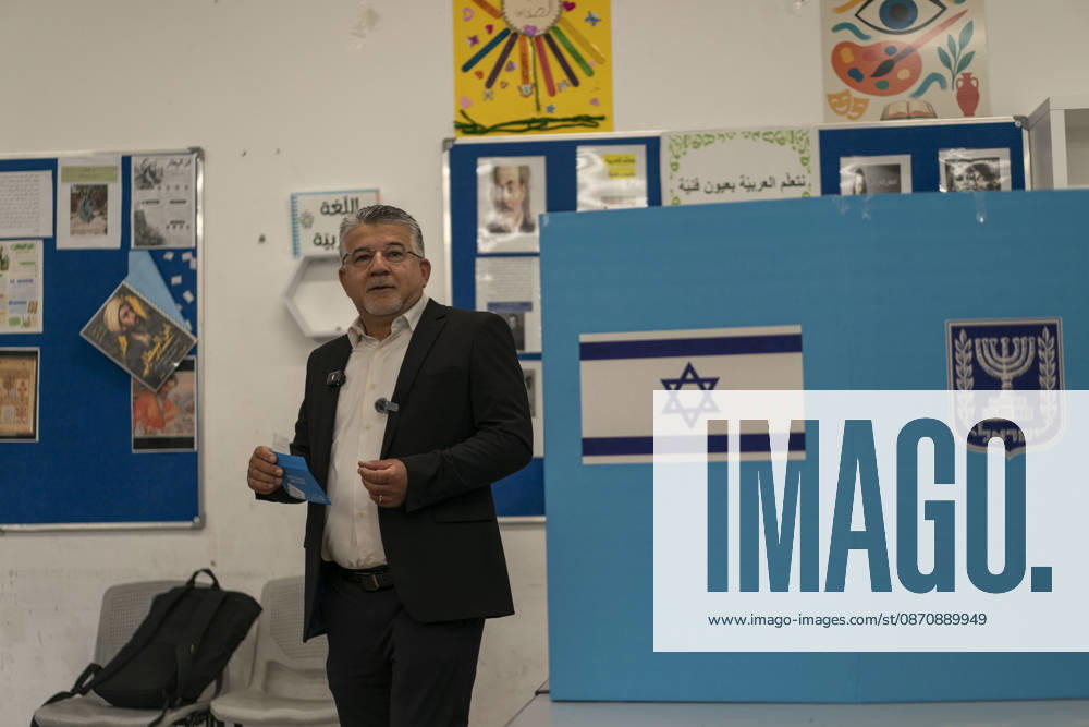 Israelis head to polls in parliamentary elections UMM AL-FAHM, ISRAEL - OCTOBER 27: Yusuf Jabareen, leader of the Joint List, formed by the Ta’al and Balad parties, casts his vote at a polling station set up at Al-Aqwas School in Umm al-Fahm, northern Israel, on October 27, 2026. Voting began Tuesday in Israel s parliamentary elections, with more than 7.3 million people eligible to cast ballots to elect the 120-member Knesset. Polling stations opened at 7 am local time (0500GMT) and are scheduled to close at 10 pm (2000GMT), according to Israel’s Central Elections Committee. Mostafa Alkharouf Anadolu Umm al-fahm Israel. Editorial use only. Please get in touch for any other usage.