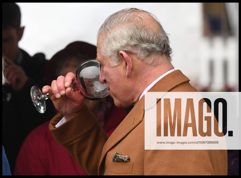 . 27 11 2018. Ely, United Kingdom. Prince Charles visits Ely. Prince Charles, The Prince of Wales accompanied by his wife Camilla, The Duchess of Cornwall, samples a Gin during walkabout in the Ely Market, Cambridgeshire. xAndrewxParsonsx xi-Imagesx IIM-18930-0058