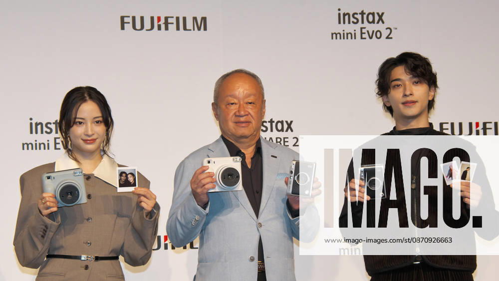 (L-R)Actress Suzu Hirose, President of Fujifilm Corporation Teiichi Goto and actor Ryusei Yokohama pose for camera during an unveiling event for new instant camera in Tokyo, Japan on Tuesday, October 27, 2026. TKP2026102708 KEIZOxMORI