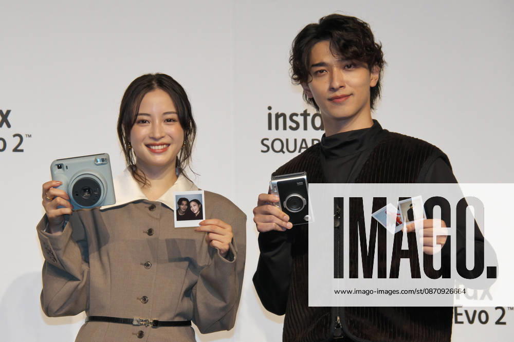Actress Suzu Hirose and actor Ryusei Yokohama(R) pose for camera during an unveiling event for new instant camera in Tokyo, Japan on Tuesday, October 27, 2026. TKP2026102709 KEIZOxMORI