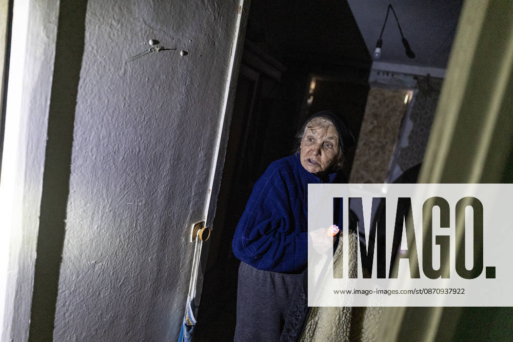 Ukrainian police unit White Angels evacuates residents from Sloviansk SLOVIANSK, UKRAINE - OCTOBER 27: The White Angels police unit evacuates an elderly woman in Sloviansk, Ukraine, on October 27, 2026. Diego Herrera Carcedo Anadolu Sloviansk Ukraine. Editorial use only. Please get in touch for any other usage.