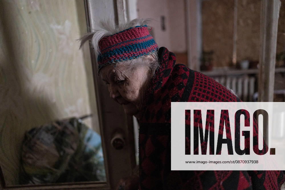 Ukrainian police unit White Angels evacuates residents from Sloviansk SLOVIANSK, UKRAINE - OCTOBER 27: Galina, aged 90, packs her belongings at her home, which was damaged in a Russian air strike, in preparation for evacuation by the ‘White Angels’ police unit in Sloviansk, Ukraine, on October 27, 2026. Diego Herrera Carcedo Anadolu Sloviansk Ukraine. Editorial use only. Please get in touch for any other usage.