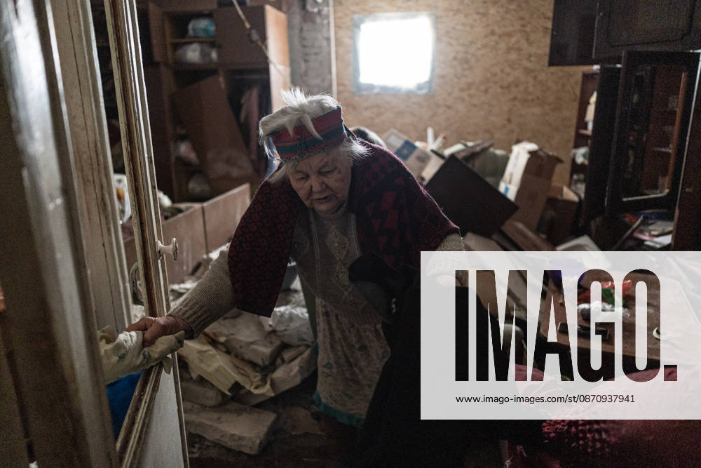 Ukrainian police unit White Angels evacuates residents from Sloviansk SLOVIANSK, UKRAINE - OCTOBER 27: Galina, aged 90, packs her belongings at her home, which was damaged in a Russian air strike, in preparation for evacuation by the ‘White Angels’ police unit in Sloviansk, Ukraine, on October 27, 2026. Diego Herrera Carcedo Anadolu Sloviansk Ukraine. Editorial use only. Please get in touch for any other usage.