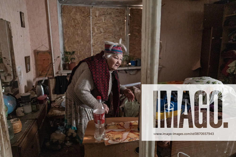 Ukrainian police unit White Angels evacuates residents from Sloviansk SLOVIANSK, UKRAINE - OCTOBER 27: Galina, aged 90, packs her belongings at her home, which was damaged in a Russian air strike, in preparation for evacuation by the ‘White Angels’ police unit in Sloviansk, Ukraine, on October 27, 2026. Diego Herrera Carcedo Anadolu Sloviansk Ukraine. Editorial use only. Please get in touch for any other usage.