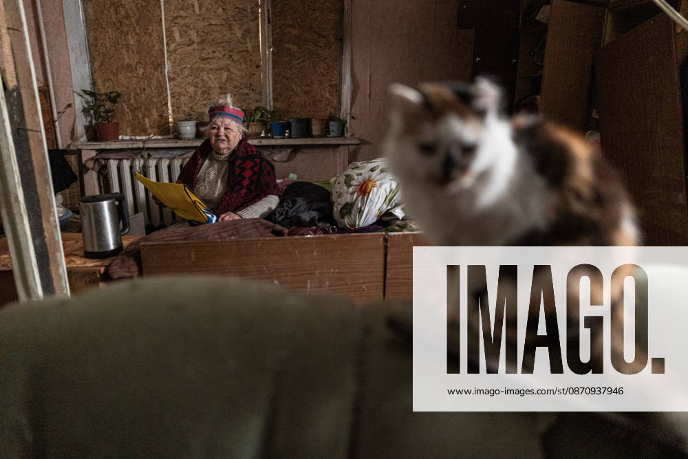 Ukrainian police unit White Angels evacuates residents from Sloviansk SLOVIANSK, UKRAINE - OCTOBER 27: Galina, aged 90, sitting next to her cat, packs her belongings in her home – which was damaged following a Russian air strike – in preparation for evacuation by the ‘White Angels’ police unit in Sloviansk, Ukraine, on October 27, 2026. Diego Herrera Carcedo Anadolu Sloviansk Ukraine. Editorial use only. Please get in touch for any other usage.