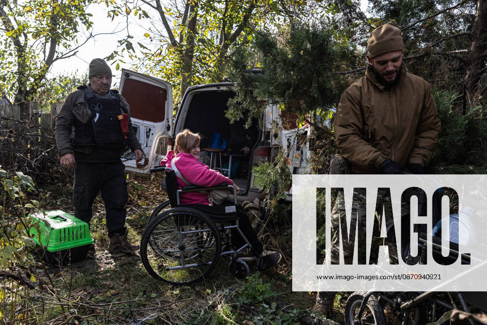 Ukrainian police unit White Angels evacuates residents from Sloviansk SLOVIANSK, UKRAINE - OCTOBER 27: The White Angels police unit evacuates a person with a physical disability in Sloviansk, Ukraine, 27 October 2026 Diego Herrera Carcedo Anadolu Sloviansk Ukraine. Editorial use only. Please get in touch for any other usage.