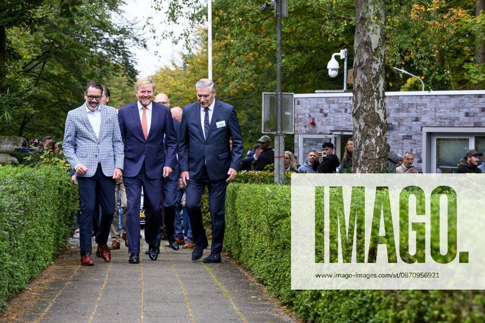 The King Visits An Asylum Seekers Center - Leersum King Willem Alexander visits the Asylum Seekers Centre (AZC) in Leersum. AZC Leersum is one of the oldest reception locations in the Netherlands. The Central Agency for the Reception of Asylum Seekers (COA) has been accommodating refugees here for more than 35 years. There are currently 529 residents, of whom 124 are children, on October 27, 2026, in Leersum, Netherlands. Photo by Patrick van Emst NLBeeld Bruno Press ABACAPRESS.COM Leersum Netherlands