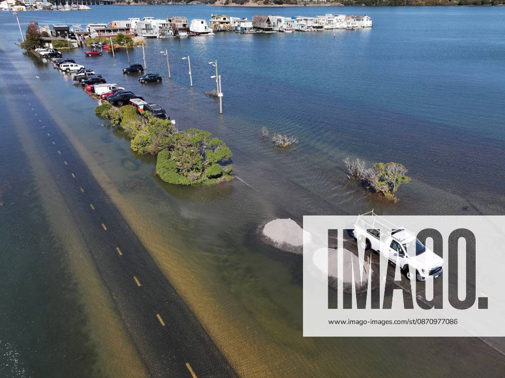 High tide in Marin County of California MARIN COUNTY, CA - OCTOBER 27: Floodwaters covered roads in Marin County during high tide between Sausalito and Mill Valley in California, United States on October 27, 2026. Tayfun Coskun Anadolu California United States. Editorial use only. Please get in touch for any other usage.