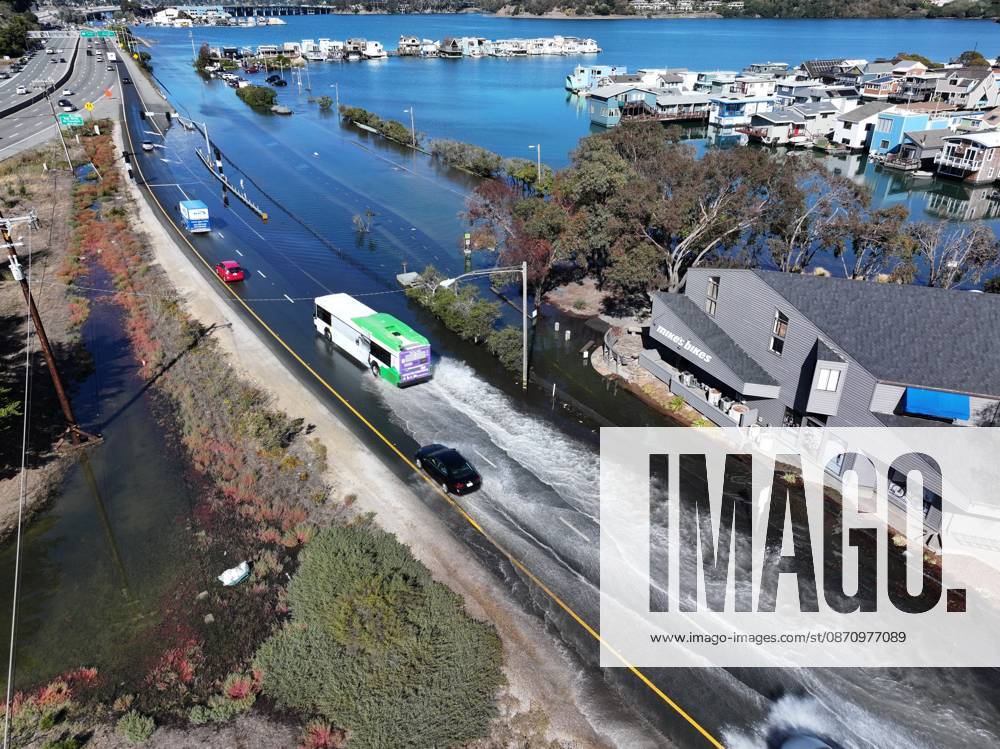 High tide in Marin County of California MARIN COUNTY, CA - OCTOBER 27: Floodwaters covered roads in Marin County during high tide between Sausalito and Mill Valley in California, United States on October 27, 2026. Tayfun Coskun Anadolu California United States. Editorial use only. Please get in touch for any other usage.