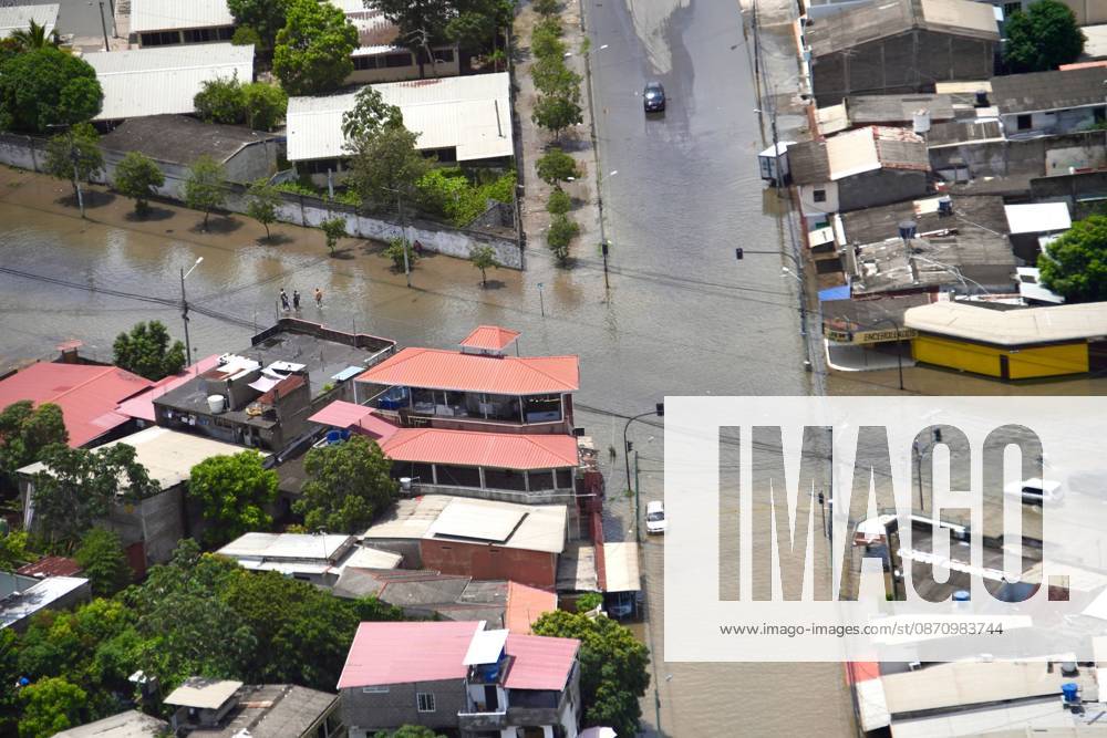 Aerial view of the city of Machala to assess the flooding caused by the El Nino phenomenon. Photos: API Pocho Pato Machala, El Oro, Ecuador 20261027 251796 6ae1297cebec1 img 20261027 174305