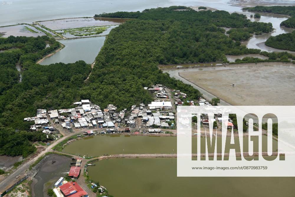 Aerial survey of the city of Machala to assess the flooding caused by the El Nino phenomenon. Photos: API Pocho Pato, Machala, El Oro, Ecuador. 20261027 251798 6ae1297f77ca6 img 20261027 174354