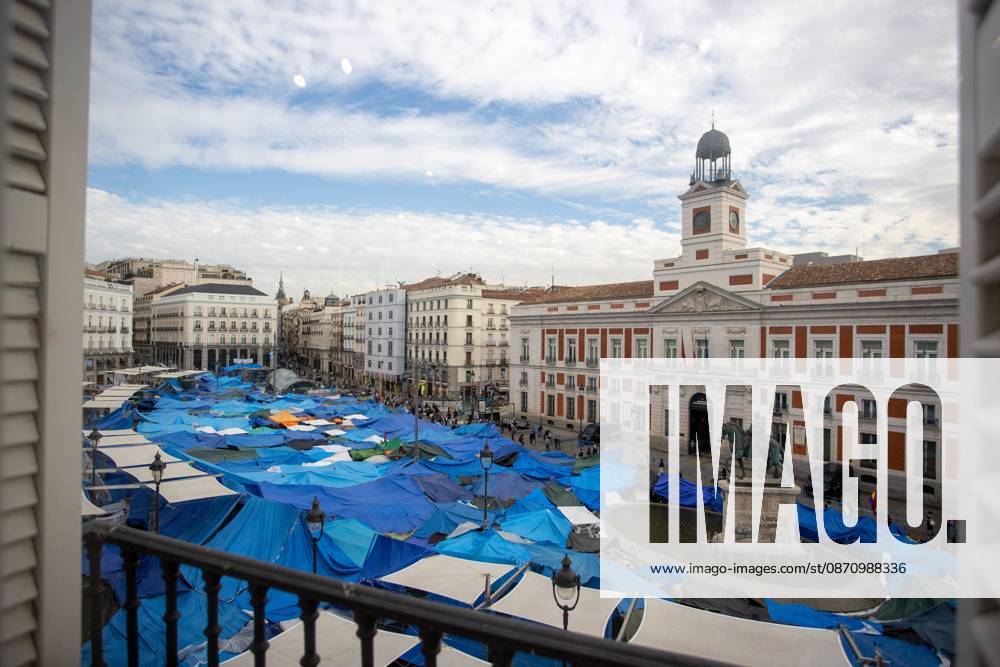 Puerta del Sol Encampment in Madrid, Spain - 27 Oct 2026 A general view of Madrid’s Puerta del Sol, featuring hundreds of tents. The encampment at Madrid’s Puerta del Sol has reached its one-month mark. Hundreds of tents remain set up by housing rights activists, who organized the occupation of the square in response to the eviction of Maricarmen—a woman in her eighties—carried out by a real estate investment fund. Madrid Spain