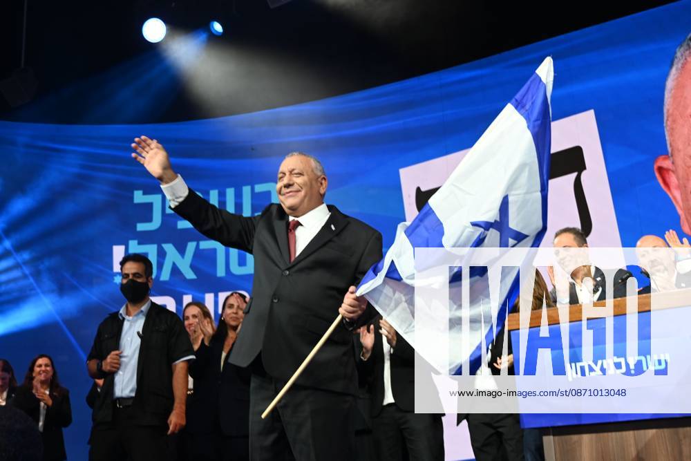 Israeli politician GADI EISENKOT, 66, holding Israel flag as he thanks and waves to his supporters, gathered at the Yashar party s campaign headquarters in Tel Aviv as initial exit polls are released following Israel s parliamentary elections. The projections give the opposition bloc an advantage over Prime Minister B. Netanyahu s bloc, with neither securing a parliamentary majority. Tel Aviv Israel - ZUMAq101 20261028_zna_q101_004