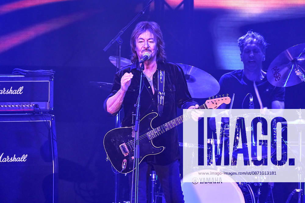 Chris Norman Band live at a concert on the Lifelines Tour at the Swiss Life Hall in Hanover, October 26, 2026 Foto:xU.xFuturexImagex norman_6008