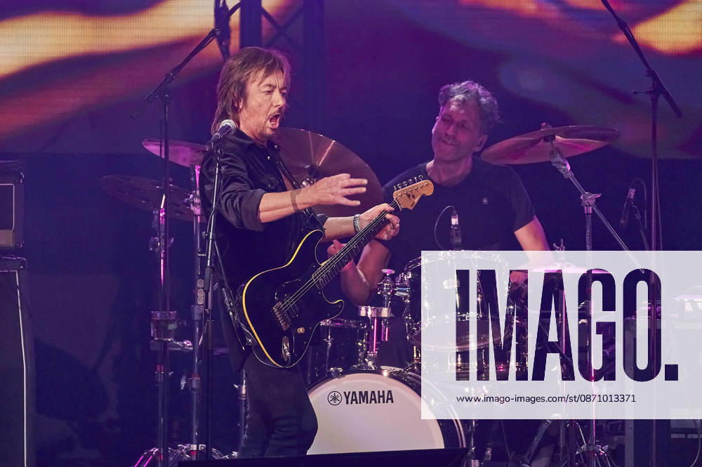 Chris Norman Band live at a concert on the Lifelines Tour at the Swiss Life Hall in Hanover, October 26, 2026 Foto:xU.xFuturexImagex norman_6014
