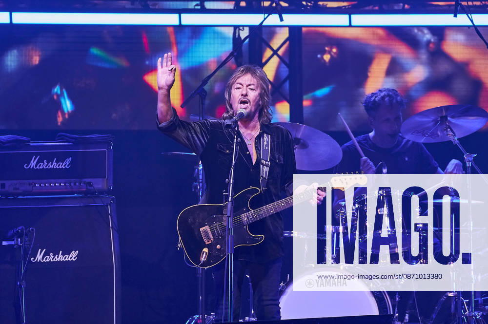 Chris Norman Band live at a concert on the Lifelines Tour at the Swiss Life Hall in Hanover, October 26, 2026 Foto:xU.xFuturexImagex norman_6016