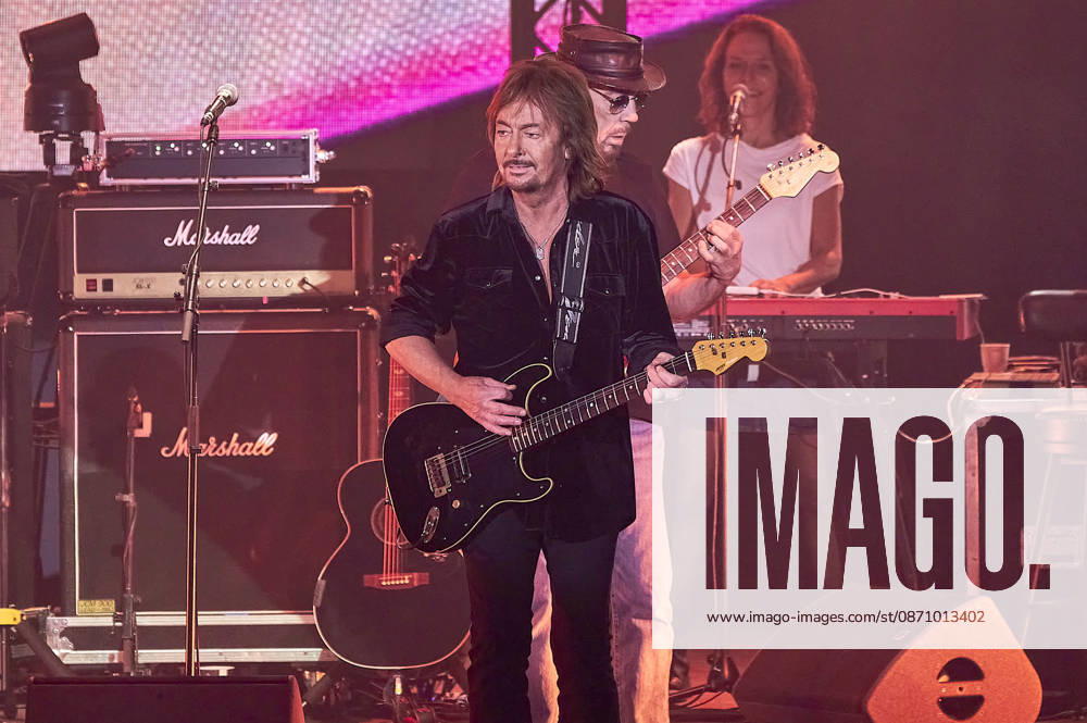 Chris Norman Band live at a concert on the Lifelines Tour at the Swiss Life Hall in Hanover, October 26, 2026 Foto:xU.xFuturexImagex norman_6021