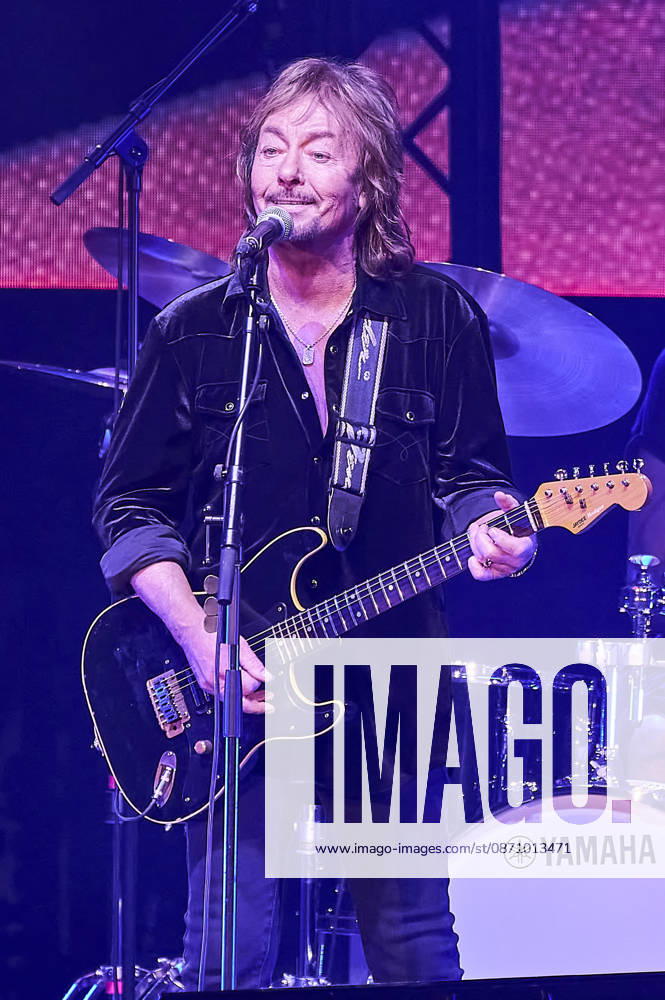 Chris Norman Band live at a concert on the Lifelines Tour at the Swiss Life Hall in Hanover, October 26, 2026 Foto:xU.xFuturexImagex norman_6026