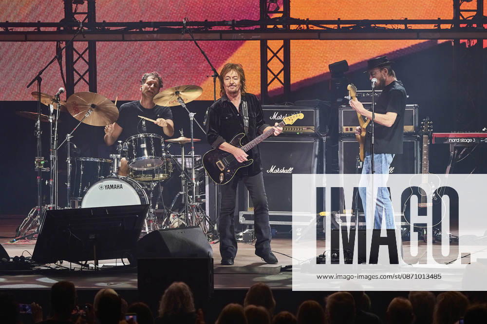 Chris Norman Band live at a concert on the Lifelines Tour at the Swiss Life Hall in Hanover, October 26, 2026 Foto:xU.xFuturexImagex norman_6032