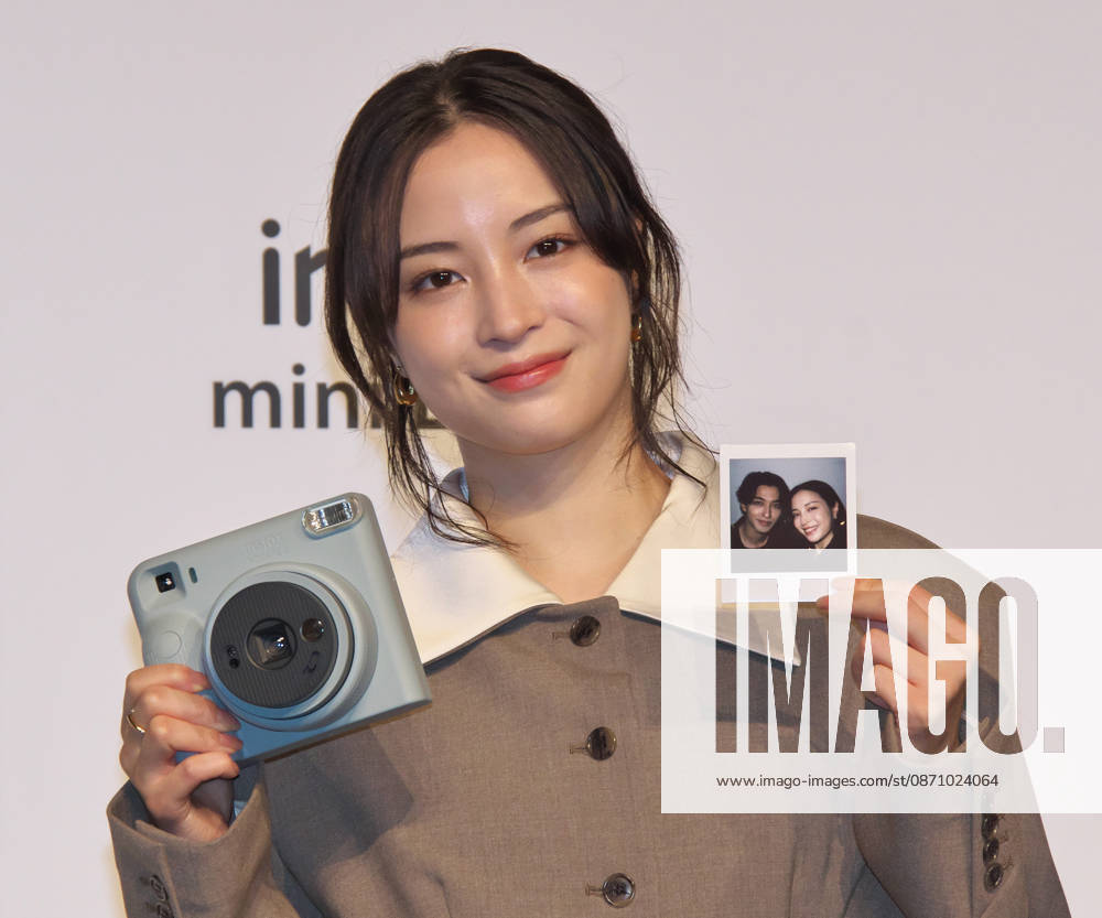 Actress Suzu Hirose attends a promotional event of Fujifilm s new instant cameras in Tokyo on October 27, 2026. aflo_359752109
