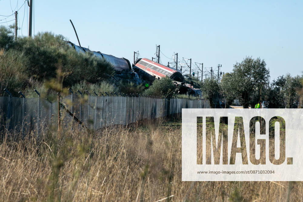 Two Trains Collide at Urda Station in Toledo One of the trains involved in the accident, on October 28, 2026, in Urda, Toledo, Castile-La Mancha, Spain. Two trains collided on the morning of Wednesday, October 28, at the station in the Toledo town of Urda. Firefighters from the Alcázar de San Juan and Orgaz stations, Civil Protection teams from several surrounding towns, three medical helicopters, and two ambulances. OCTOBER 28, 2026 Juanma Jimé Urda, Toledo, Castile-La Mancha Urda, Toledo, Castile-La Mancha, Spain
