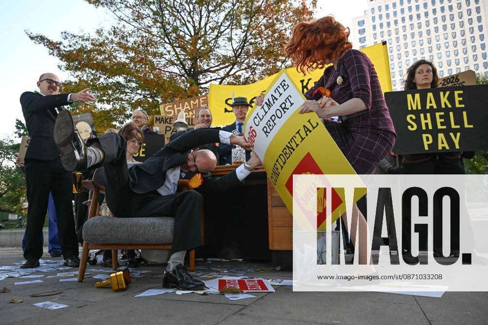 Climate activists hold demonstration in London LONDON, UNITED KINGDOM - OCTOBER 28: Climate activists stage a protest near the headquarters of energy company Shell, following a call by environmental group Fossil Free London, in London, United Kingdom, on October 28, 2026. During the demonstration, activists dressed as executives take part in a theatrical performance, throwing fake banknotes into the air and displaying banners criticizing the company s profits and fossil fuel activities. Rasid Necati Aslim Anadolu London United Kingdom. Editorial use only. Please get in touch for any other usage.