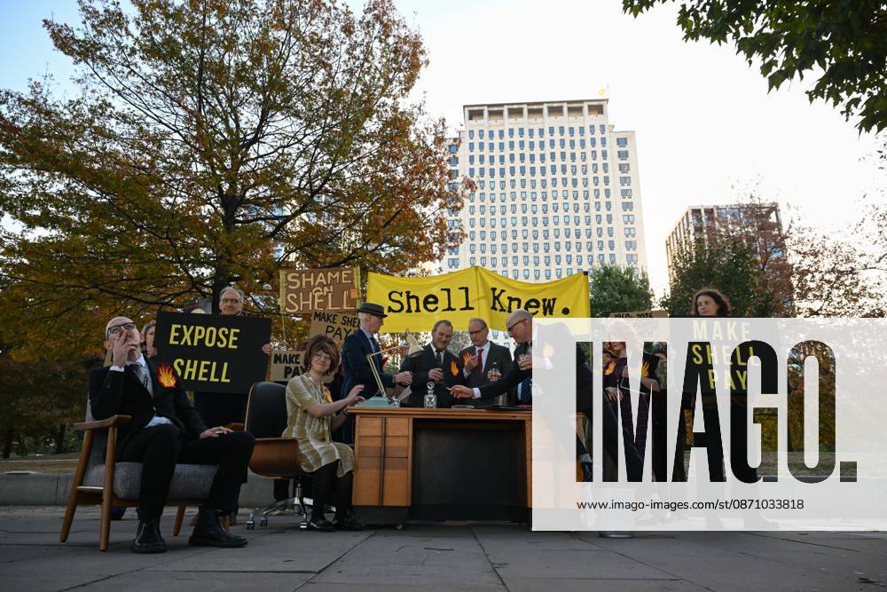 Climate activists hold demonstration in London LONDON, UNITED KINGDOM - OCTOBER 28: Climate activists stage a protest near the headquarters of energy company Shell, following a call by environmental group Fossil Free London, in London, United Kingdom, on October 28, 2026. During the demonstration, activists dressed as executives take part in a theatrical performance, throwing fake banknotes into the air and displaying banners criticizing the company s profits and fossil fuel activities. Rasid Necati Aslim Anadolu London United Kingdom. Editorial use only. Please get in touch for any other usage.