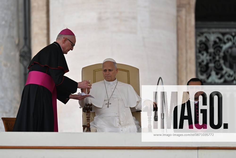 ITALY-WEEKLY-AUDIENCE-2026 10 28 Italy, Rome, Vatican City, October 28, 2026: Pope Leo XIV during his weekly general audience in St Peter s Square at the Vatican. Photo: Copyright Alessia Giuliani Catholipressphoto - NO BOOKS