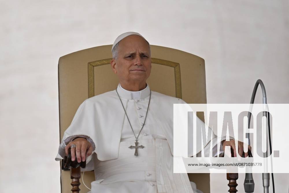 ITALY-WEEKLY-AUDIENCE-2026 10 28 Italy, Rome, Vatican City, October 28, 2026: Pope Leo XIV during his weekly general audience in St Peter s Square at the Vatican. Photo: Copyright Alessia Giuliani Catholipressphoto - NO BOOKS