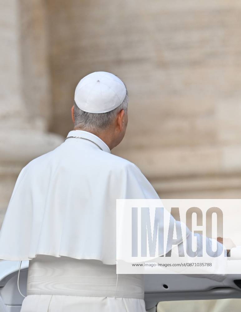 ITALY-WEEKLY-AUDIENCE-2026 10 28 Italy, Rome, Vatican City, October 28, 2026: Pope Leo XIV during his weekly general audience in St Peter s Square at the Vatican. Photo: Copyright Alessia Giuliani Catholipressphoto - NO BOOKS
