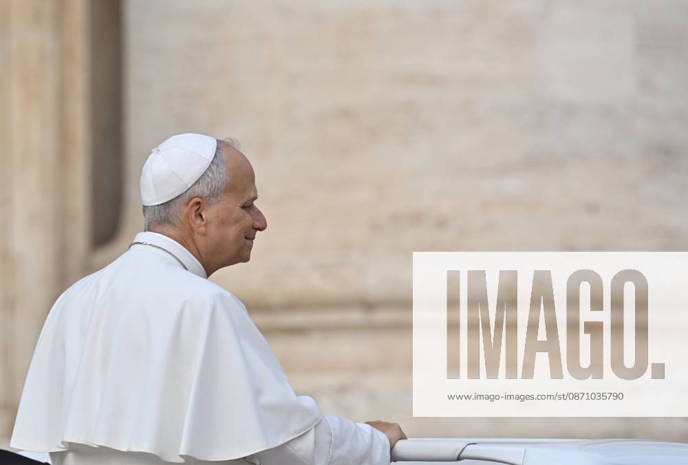 ITALY-WEEKLY-AUDIENCE-2026 10 28 Italy, Rome, Vatican City, October 28, 2026: Pope Leo XIV during his weekly general audience in St Peter s Square at the Vatican. Photo: Copyright Alessia Giuliani Catholipressphoto - NO BOOKS