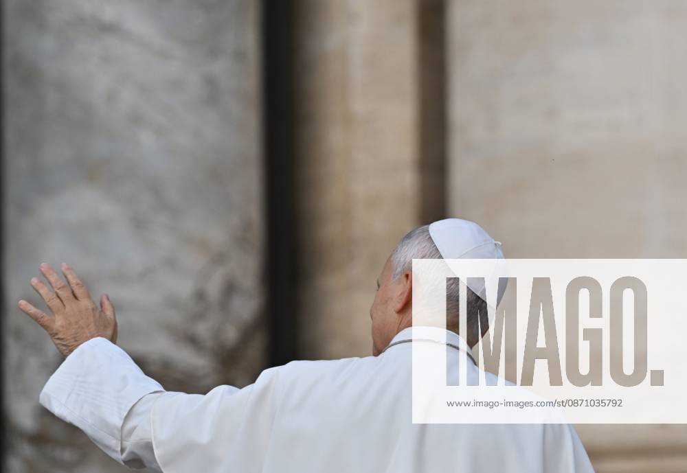 ITALY-WEEKLY-AUDIENCE-2026 10 28 Italy, Rome, Vatican City, October 28, 2026: Pope Leo XIV during his weekly general audience in St Peter s Square at the Vatican. Photo: Copyright Alessia Giuliani Catholipressphoto - NO BOOKS